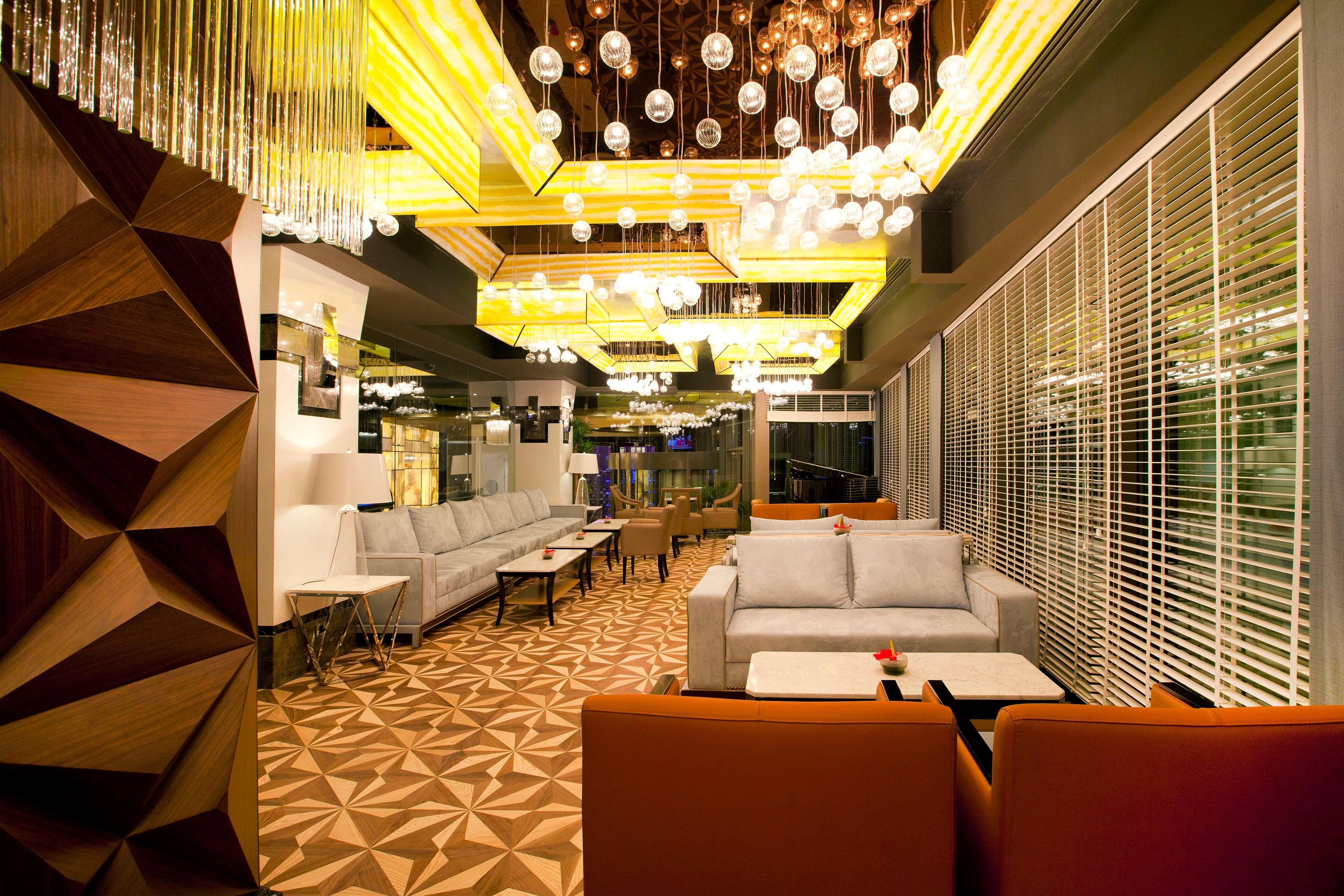 Radisson Blu Hotel Istanbul Pera Kültér fotó The interior of the lounge