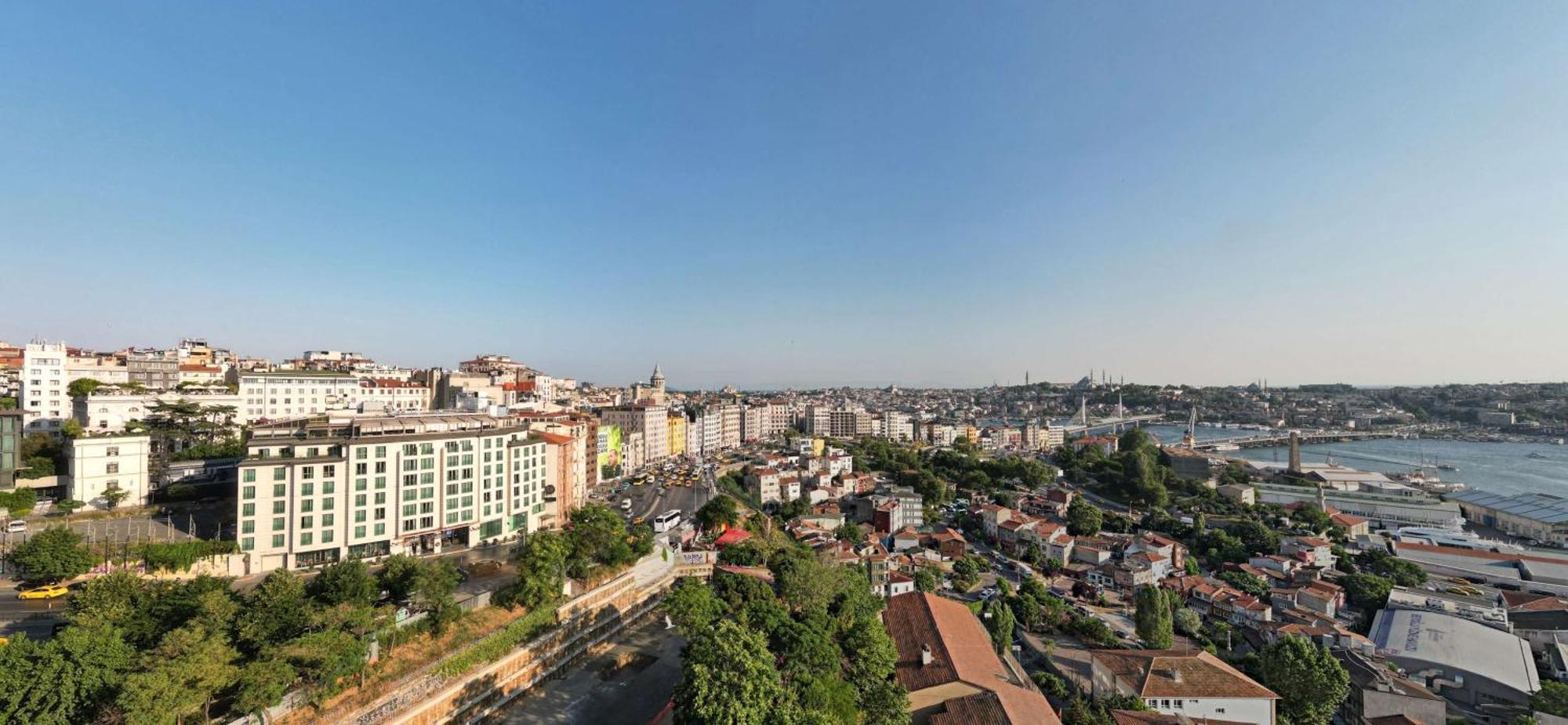 Radisson Blu Hotel Istanbul Pera Kültér fotó View of the city