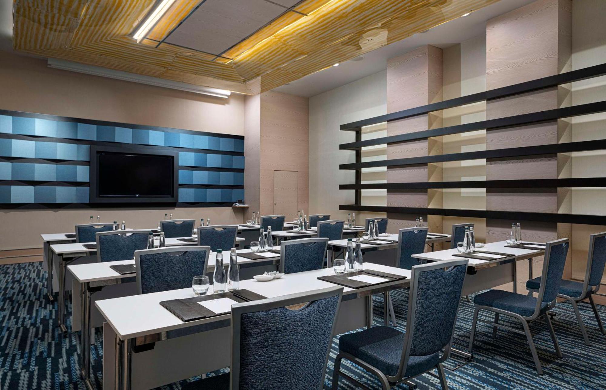 Radisson Blu Hotel Istanbul Pera Kültér fotó A typical classroom layout