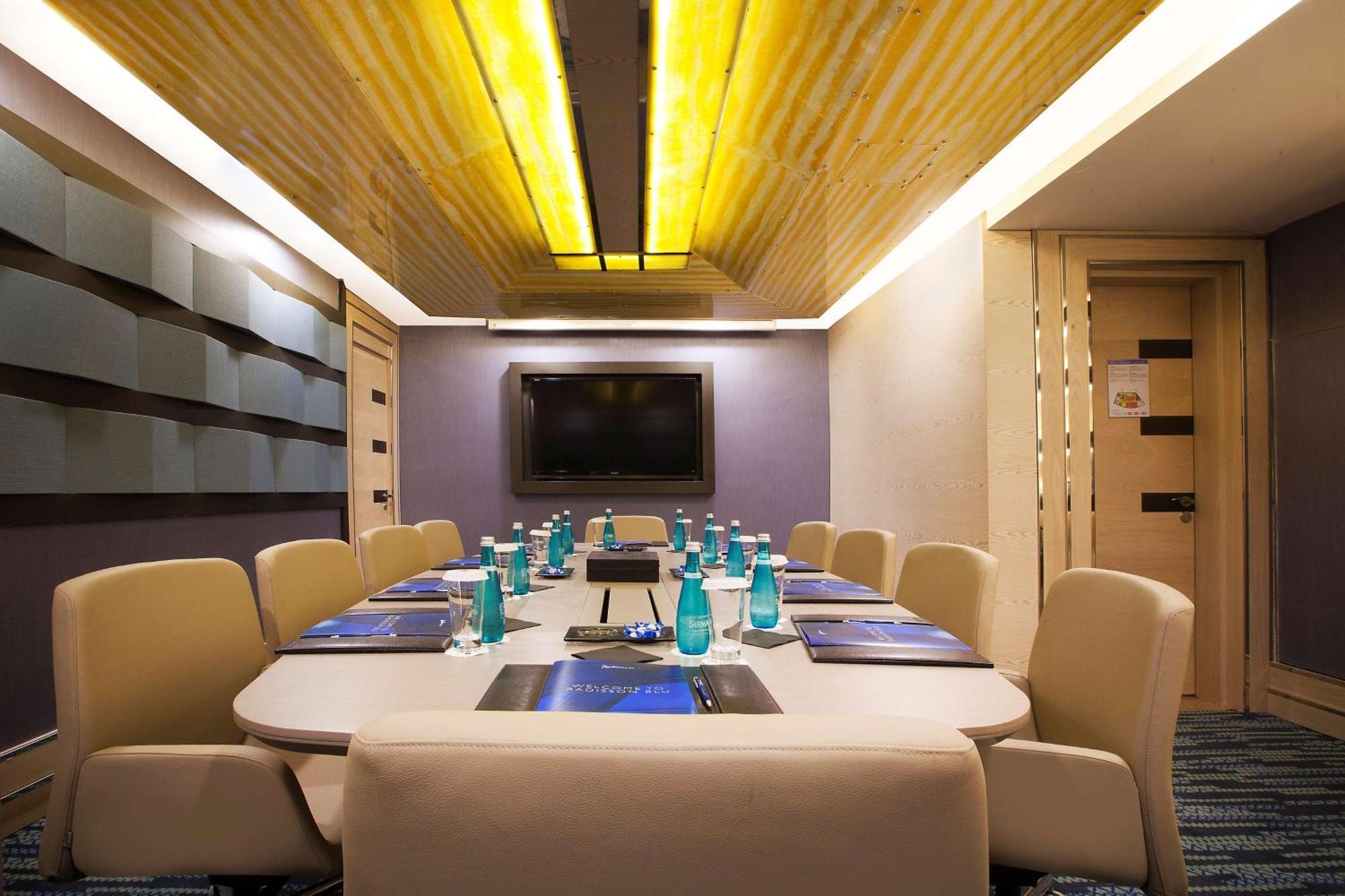Radisson Blu Hotel Istanbul Pera Kültér fotó Meeting room