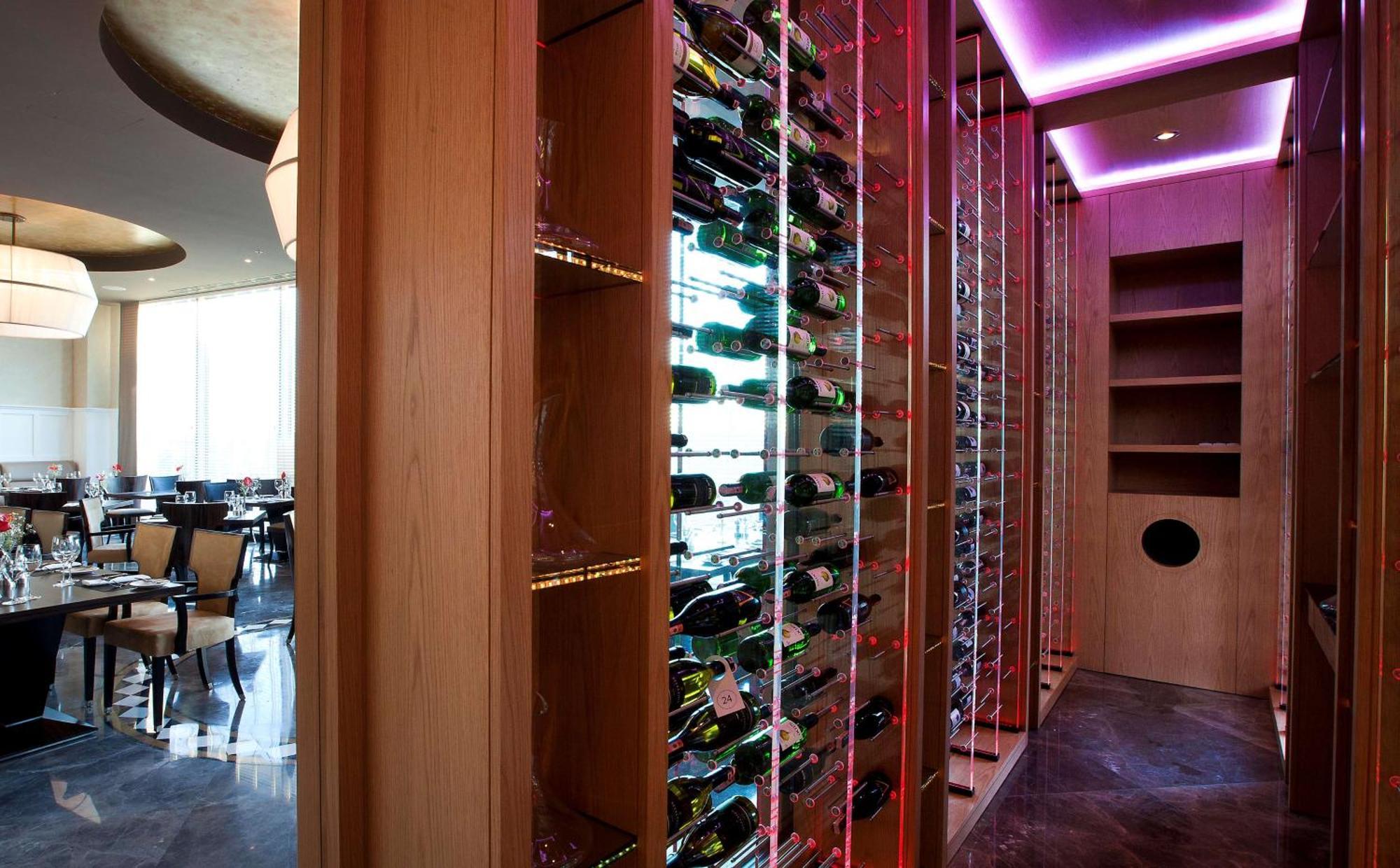 Radisson Blu Hotel Istanbul Pera Kültér fotó Wine rack