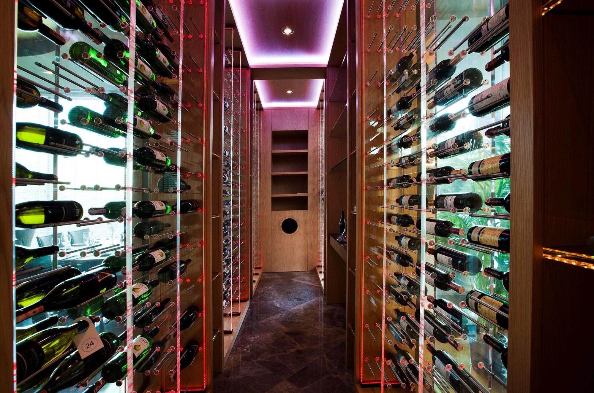 Radisson Blu Hotel Istanbul Pera Kültér fotó Wine cellar