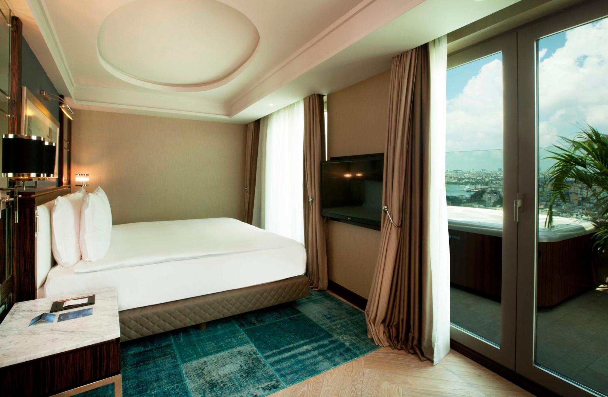 Radisson Blu Hotel Istanbul Pera Szoba fotó Suite bedroom